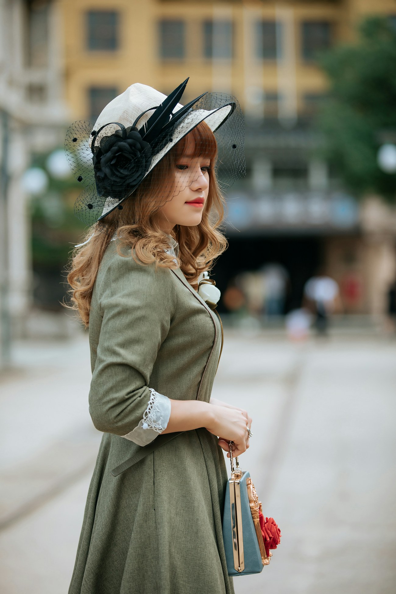 Guest in a green dress and hat