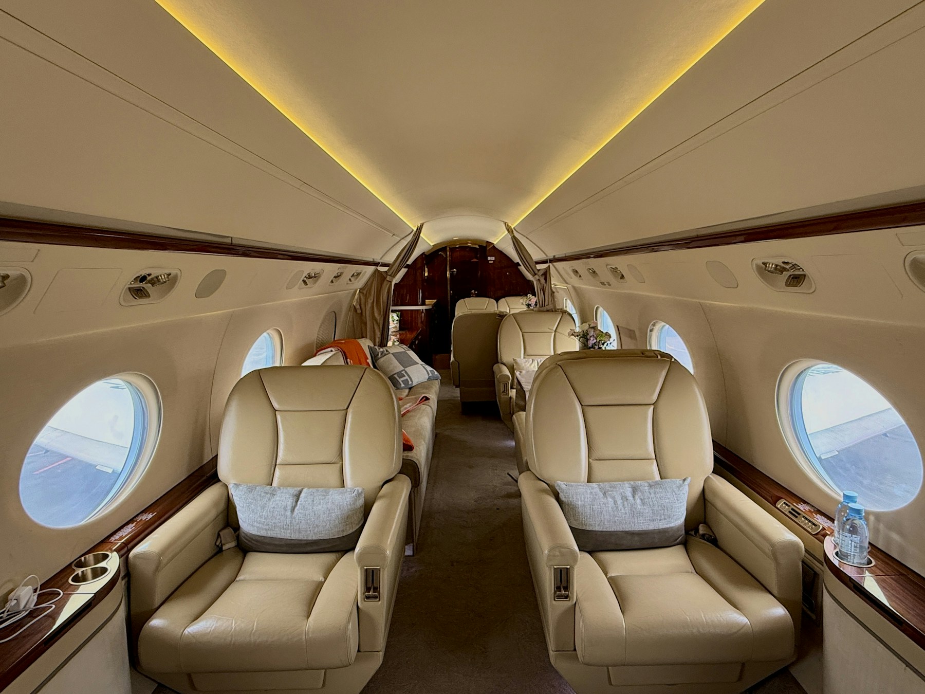 Heavy Jet cabin