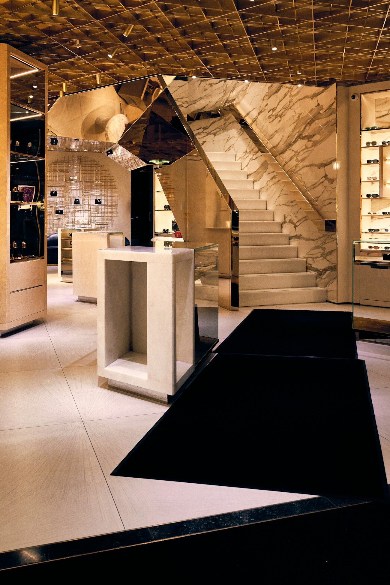 Avenue Montaigne salon