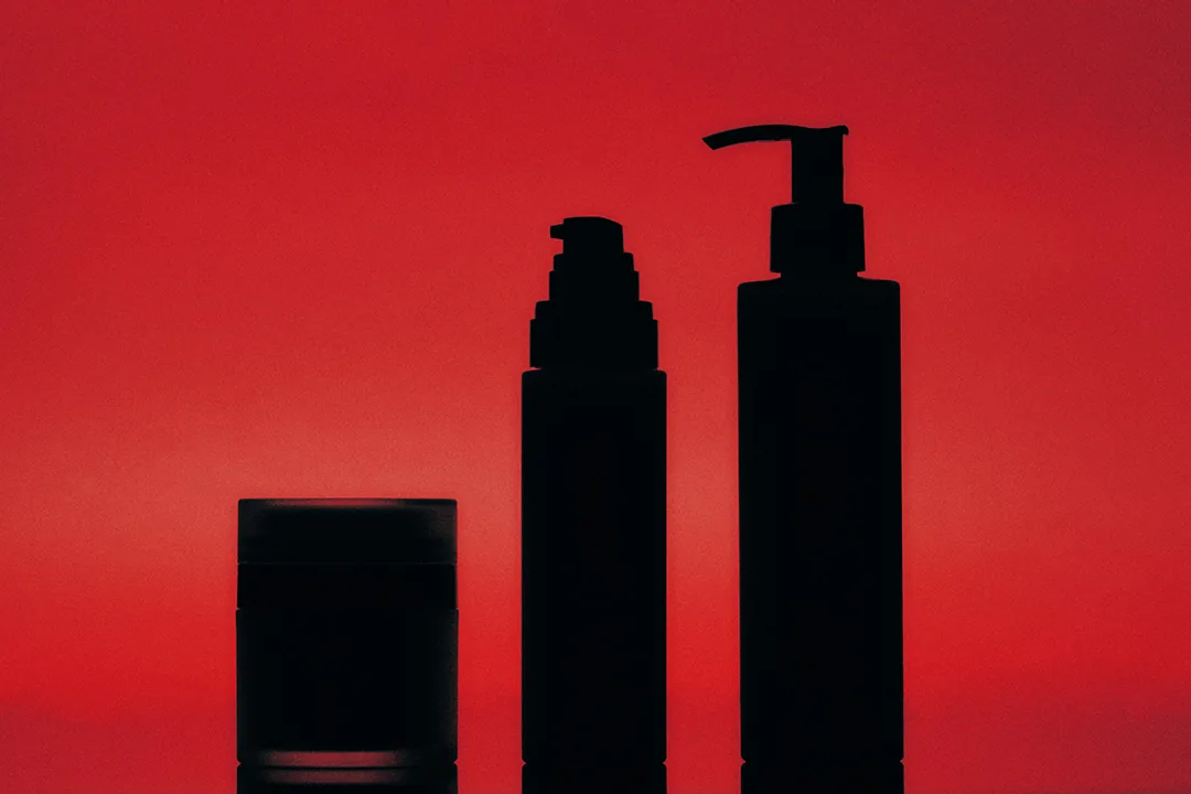 The Luisante range in silhouette on a red ground